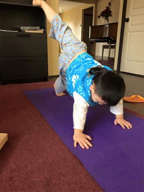 Dương Mỹ Linh tập yoga cùng con trai Bằng Kiều 3