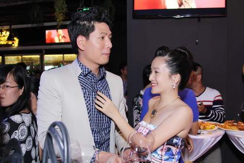 Vợ chồng MC Bình Minh hạnh phúc dễ bị "ghen tị" 12