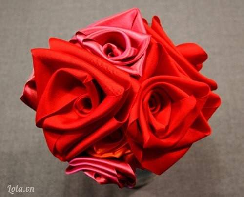 Cách làm hoa hồng bằng ruy băng tuyệt đẹp 11