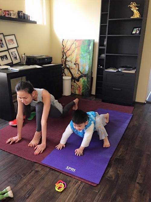 Dương Mỹ Linh tập yoga cùng con trai Bằng Kiều 9