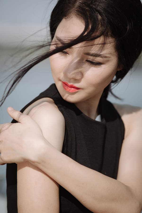 Hoa hậu Trần Thị Quỳnh giản dị với xu hướng “crop top” 5