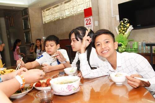 Học trò "Giọng hát Việt nhí" đại náo nhà cô giáo Cẩm Ly 2