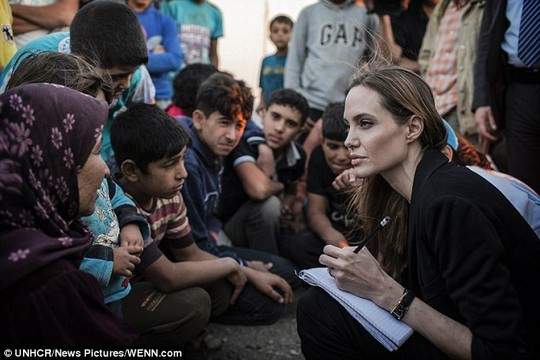 Angelina Jolie và Brad Pitt đến Syria nhận con gái nuôi? 2