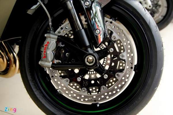 So sánh siêu môtô Yamaha YZF-R1 và Kawasaki Ninja H2 5