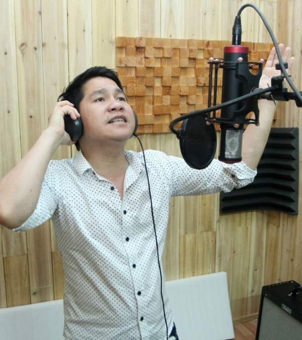 Dương Khắc Linh hướng dẫn Trang Pháp hát nhạc cách mạng 7