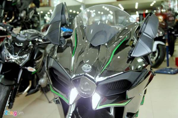 So sánh siêu môtô Yamaha YZF-R1 và Kawasaki Ninja H2 3