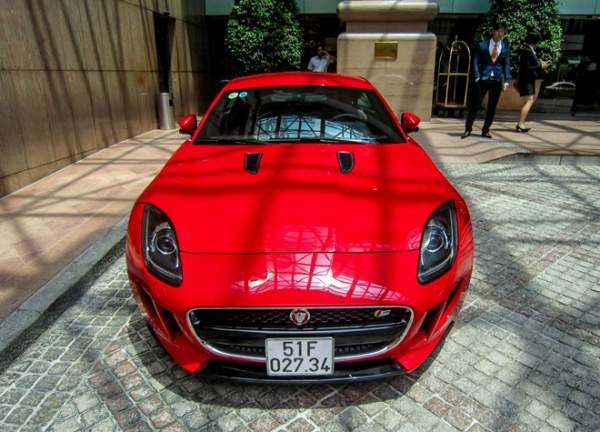 Xe thể thao Jaguar F-type S ở Sài Gòn 2