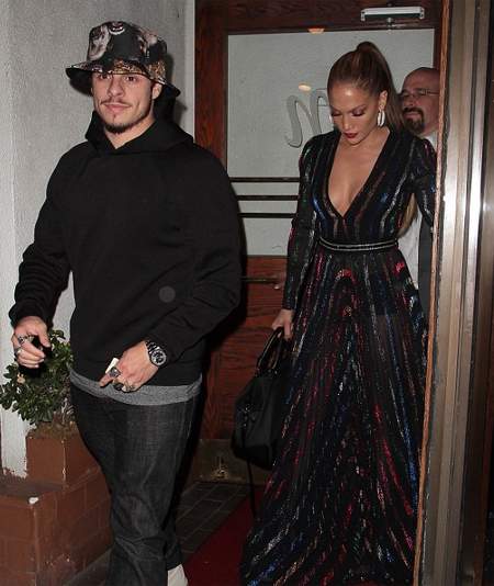 Jennifer Lopez cuốn hút khi đi ăn cùng bồ trẻ 3