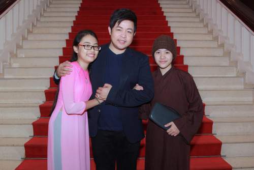 Quang Lê, Phi Nhung tranh cãi vì "trang phục ni cô" của Huyền Trân 2