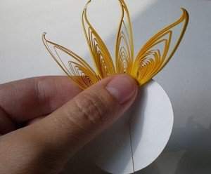 Cách làm tranh giấy xoắn hoa hướng dương tuyệt đẹp 4