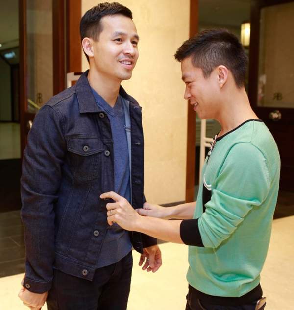 NTK Adrian Anh Tuấn chăm sóc bạn đời đồng tính ở sự kiện 2