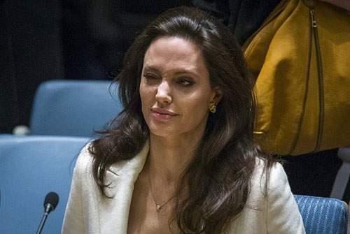 Angelina trở lại hoạt động nhân đạo sau khi cắt bỏ buồng trứng 9