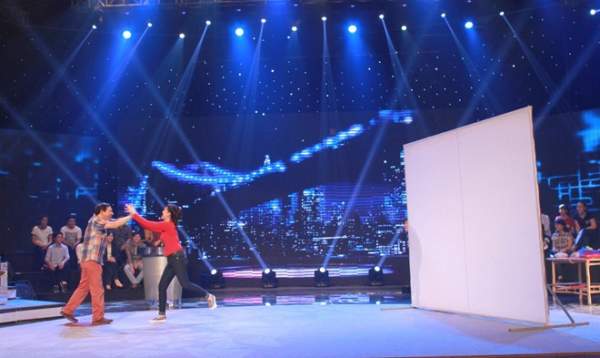 Vân Dung - Quang Thắng tung hứng trên sân khấu nghiêng 11