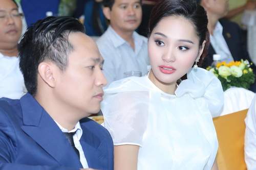 HH Hương Giang đẹp rạng ngời đi mua đất 4,5 tỷ 36