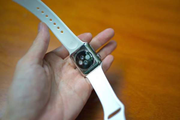 Cận cảnh chiếc Apple Watch đầu tiên có giá cao ngất ngưởng tại Việt Nam 14