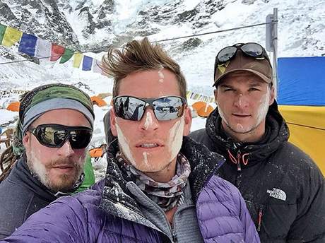 Dân mạng tiếc thương giám đốc trẻ tuổi của Google tử nạn trên đỉnh Everest 2