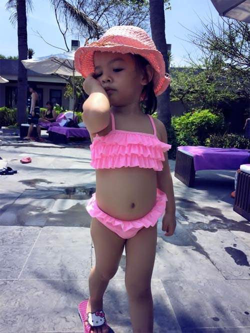 Con gái Phạm Quỳnh Anh làm người mẫu bikini đáng yêu 27