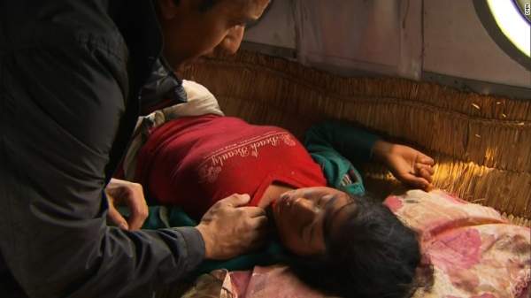 Động đất Nepal: Bác sĩ dùng nắm đấm cứu người 2