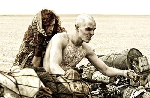 Charlize Theron cạo đầu trong "Mad Max" 15