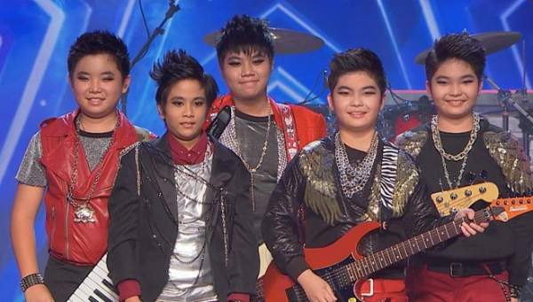 Thí sinh Asia"s Got Talent cầu hôn bạn diễn trên sân khấu 8