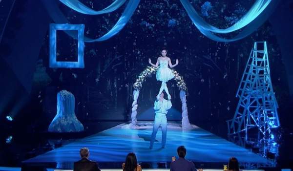 Thí sinh Asia"s Got Talent cầu hôn bạn diễn trên sân khấu 3