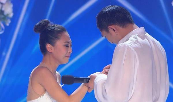 Thí sinh Asia"s Got Talent cầu hôn bạn diễn trên sân khấu 5