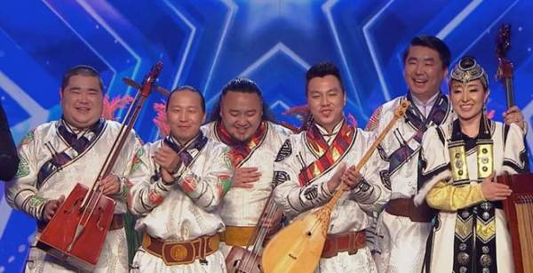 Thí sinh Asia"s Got Talent cầu hôn bạn diễn trên sân khấu 18