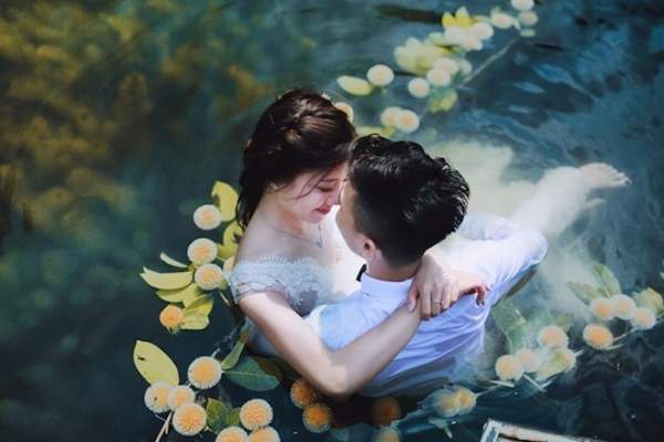 Ảnh cưới dưới nước tại Tràng An của cặp đôi Hà Thành 2