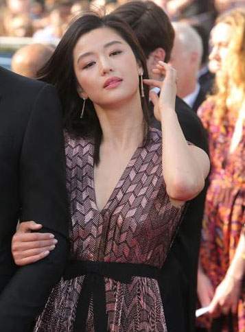 Jeon Ji Hyun thanh lịch, Lý Băng Băng kiêu sa ở Cannes 3