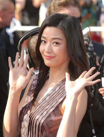 Jeon Ji Hyun thanh lịch, Lý Băng Băng kiêu sa ở Cannes 2