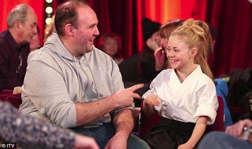 Video: Cô bé Karate 9 tuổi gây kinh ngạc tại Anh