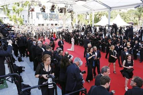 Lý Nhã Kỳ vẫn tỏa sáng tại Cannes dù bị ốm 15