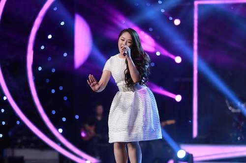 Thu Minh khoe giọng “khủng” khi hát mẫu tại VN Idol 4