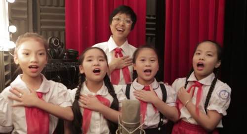 Xúc động với clip 50 nghệ sỹ Việt và hàng ngàn em nhỏ hát về Bác 3