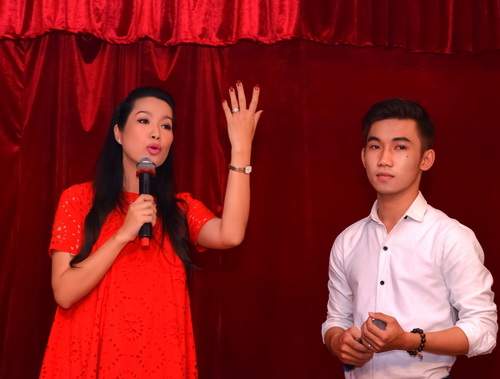 Những “bà bầu” tham công tiếc việc của showbiz Việt 12
