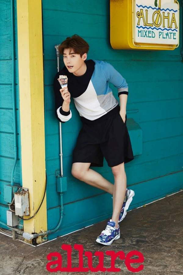 Lee Jong Suk tươi tắn trong loạt ảnh chụp mùa hè 2