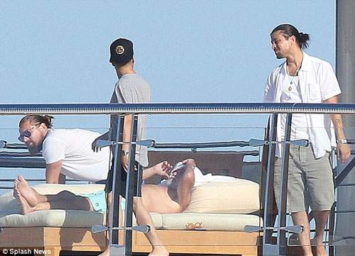 Leo DiCaprio "phớt lờ" LHP Cannes đi chơi du thuyền 9