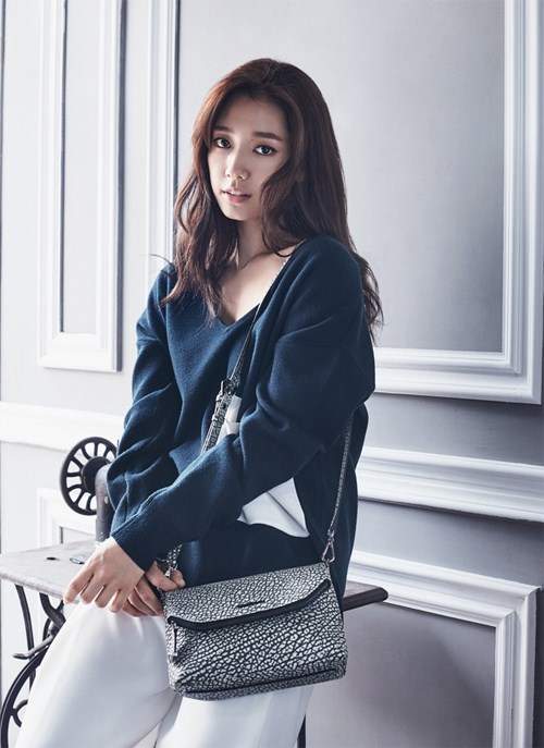 Park Shin Hye chọn túi xách mùa thu 3