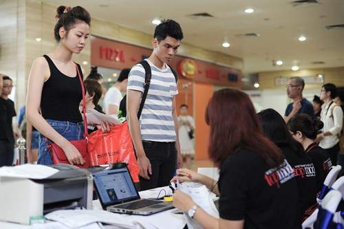 "Chân dài" sơ tuyển Vietnam’s Next Top Model bật khóc vì Thanh Hằng 27