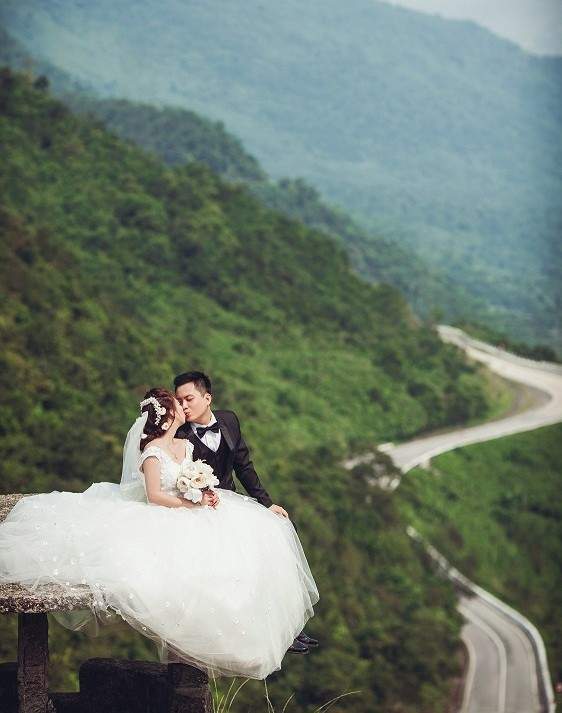 Ảnh cưới trên đỉnh đèo Hải Vân của cặp đôi Trà Vinh 5