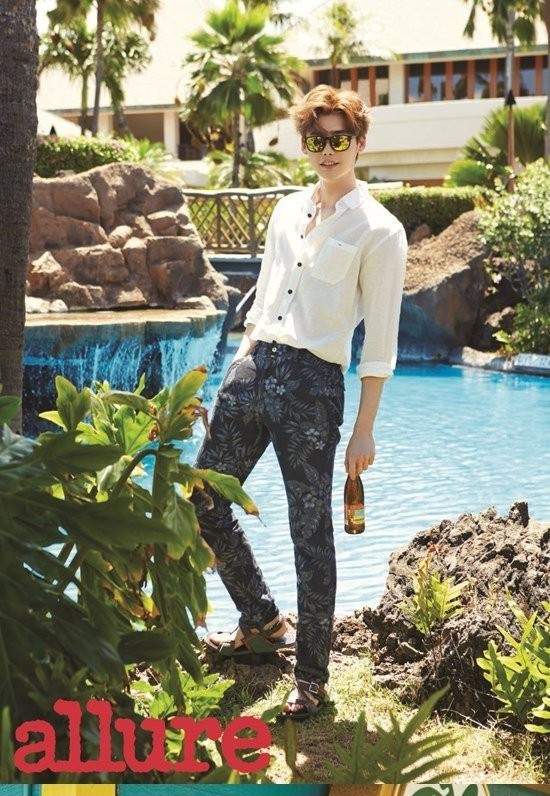 Lee Jong Suk tươi tắn trong loạt ảnh chụp mùa hè 4