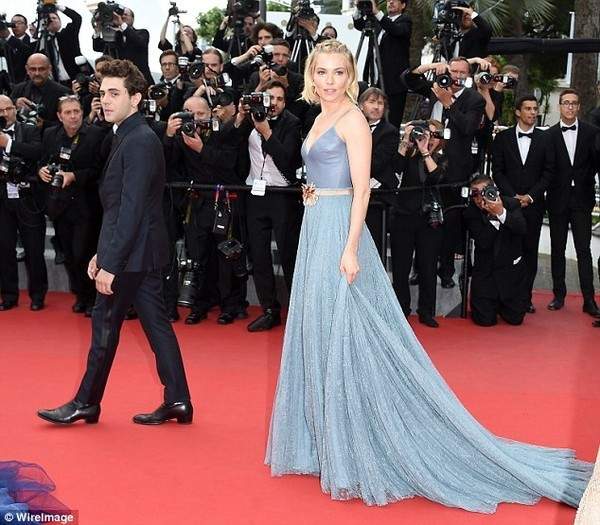 Thư Kỳ không photoshop vẫn rạng ngời trên thảm đỏ Cannes 9