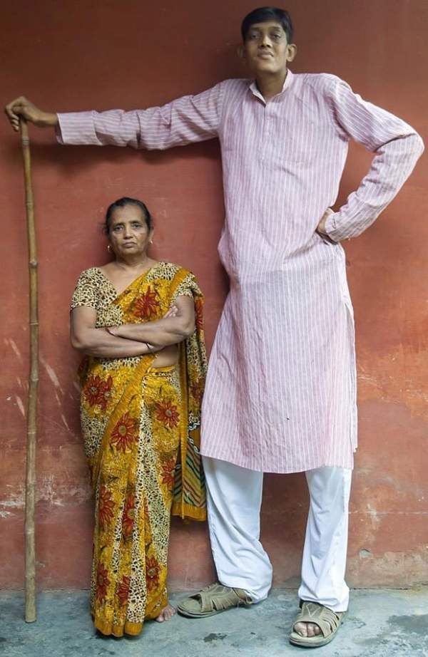 Chàng trai Ấn Độ không thể xin việc vì cao 2,47 m 6
