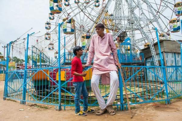 Chàng trai Ấn Độ không thể xin việc vì cao 2,47 m 2