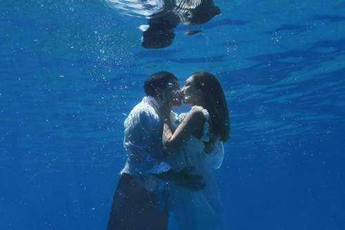 Ngẩn ngơ ngắm bộ ảnh cưới đẹp "Dắt nhau xuống biển" 3