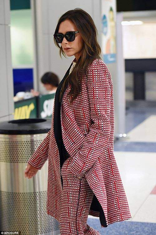 Victoria Beckham diện vest ấm áp giữa mùa hè 9