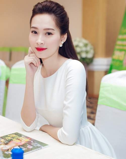 Đặng Thu Thảo chấm thi Hoa khôi Đồng bằng sông Cửu Long 9