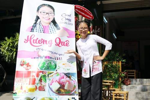 Phương Mỹ Chi mở quán chè 17