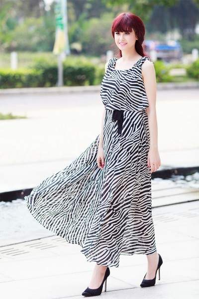 Street style thanh lịch và gợi cảm của Trương Quỳnh Anh 11