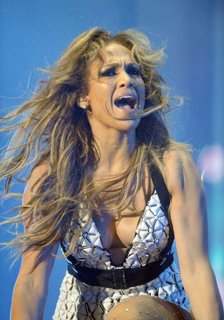 Jennifer Lopez có thể ngồi tù vì… quá gợi cảm 3